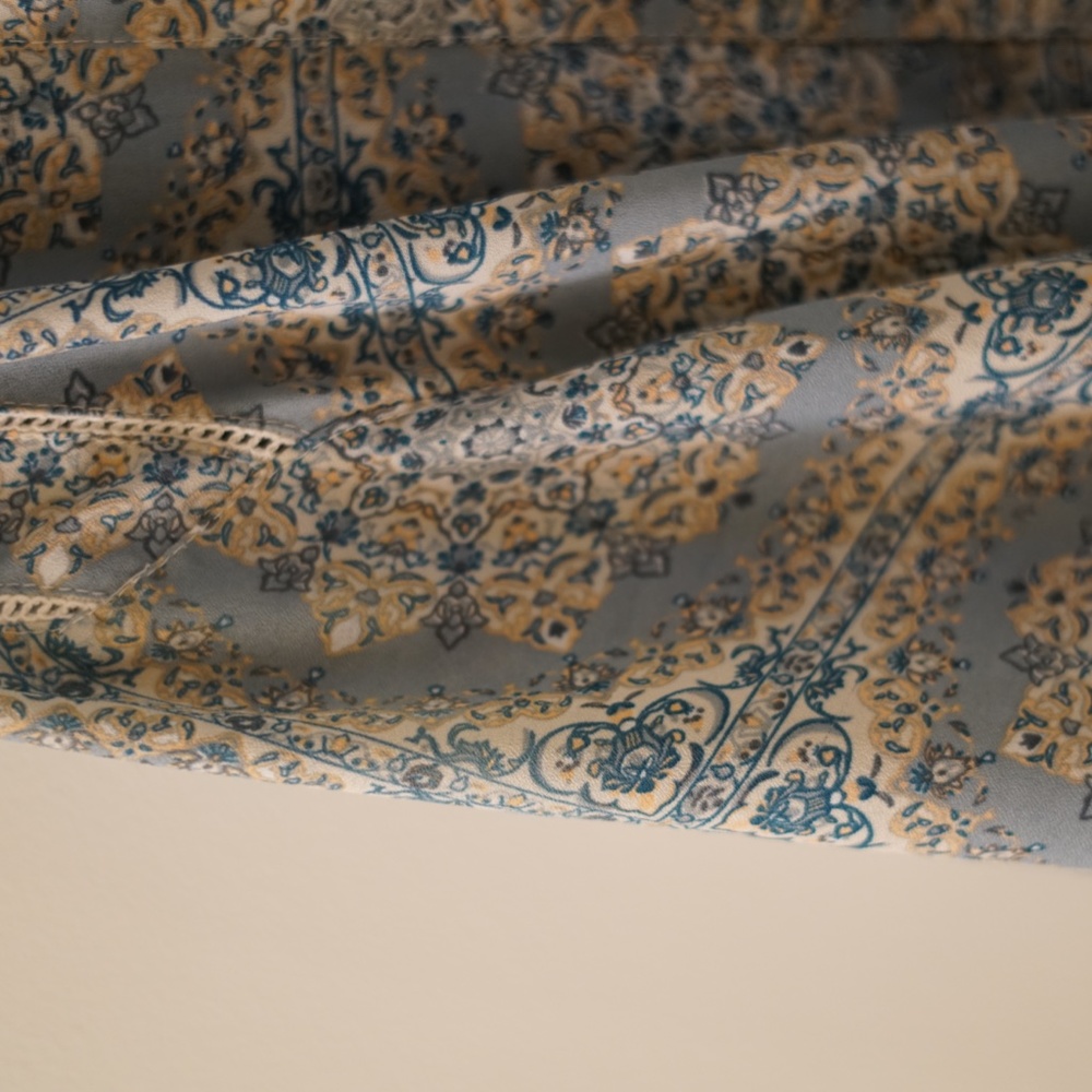 Patterned Lace Shell - Picture 3 of 3